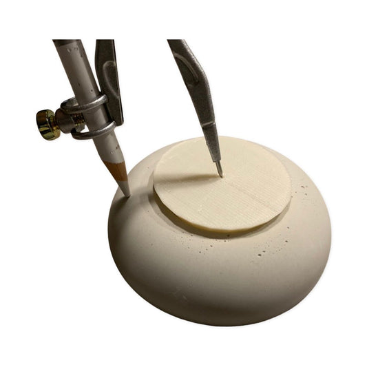 Compass centering tea light holder